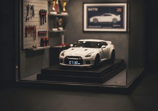 Uniwersalny budzik stołowy „Samochód“